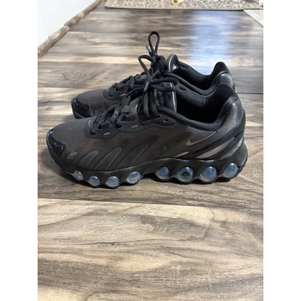 Nike Air Max DN8 Womens Size 8.5 Black Metallic Dark Grey Shoes HF5509-002 - Picture 4 of 8